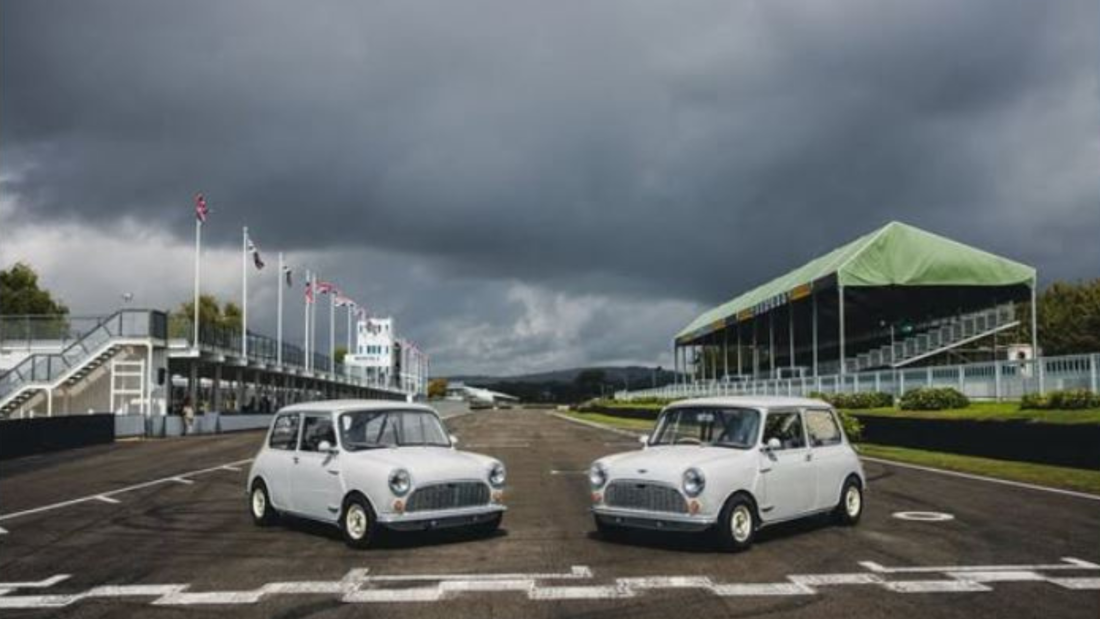 Minis crash Goodwood Revival race